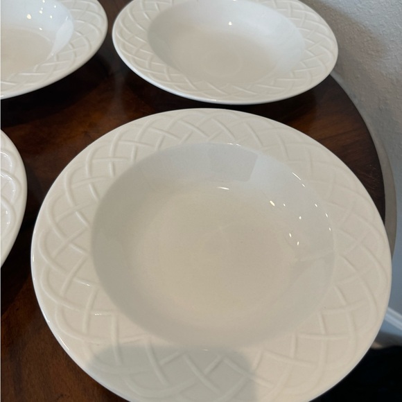 4 Oneida Picnic 10 1/2 inch White Stoneware Rimmed Soup / Salad Bowls exc cond - Picture 7 of 7